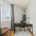 Balcony I 5 Minutes To Belvedere I Great Location 2 Minutes To Main Station