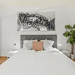 Balcony I 5 Minutes To Belvedere I Great Location 2 Minutes To Main Station