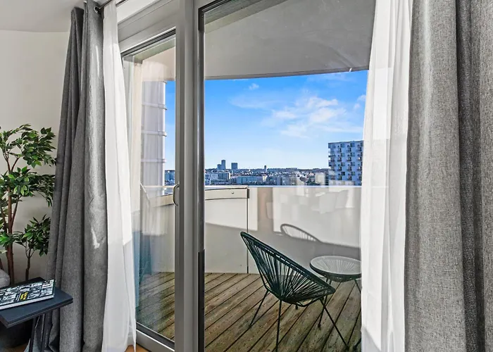 Balcony I 5 Minutes To Belvedere I Great Location 2 Minutes To Main Station