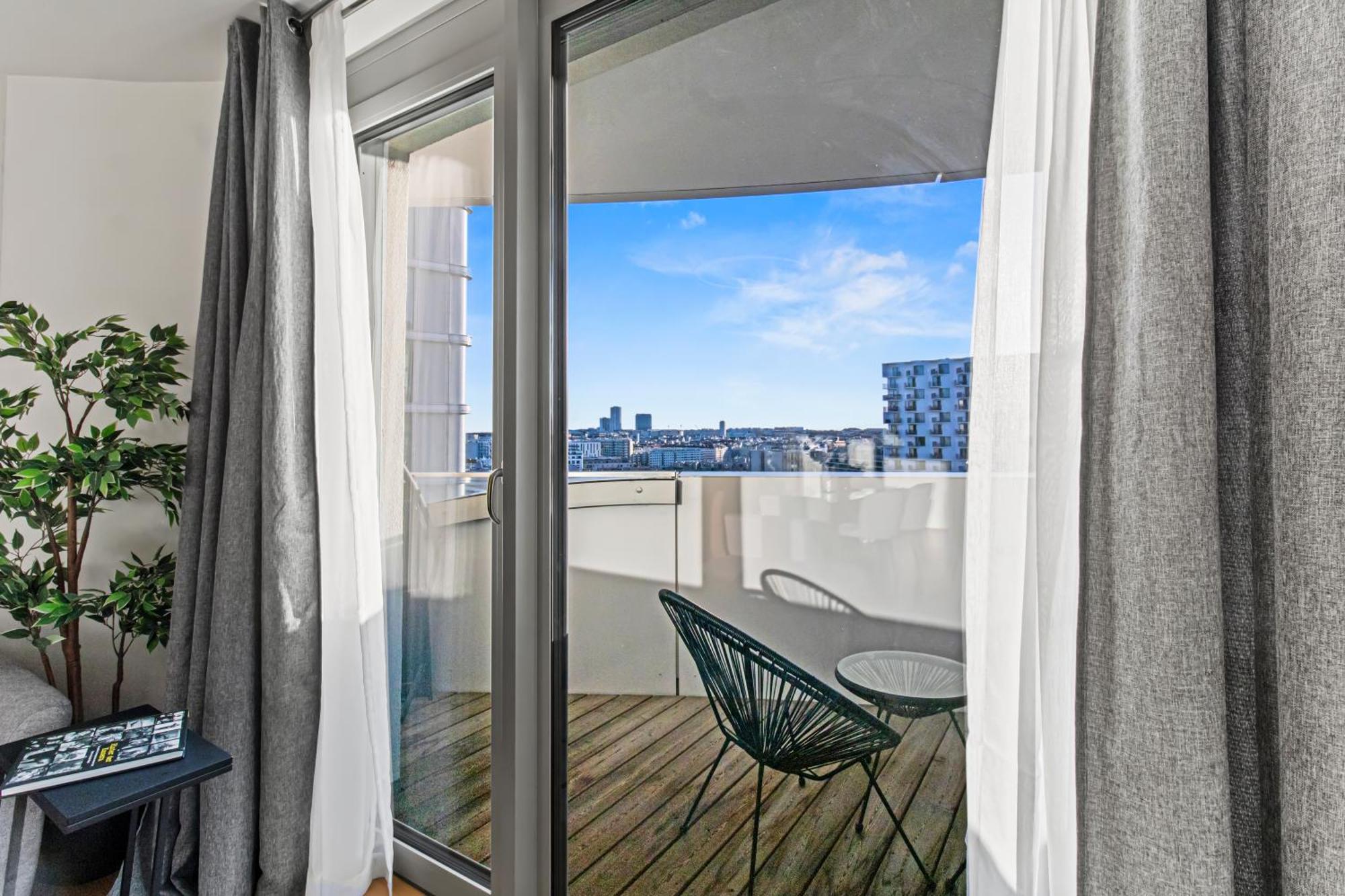 Apartment Balcony I 5 Minutes To Belvedere I Great Location 2 Minutes To Main Station Wien