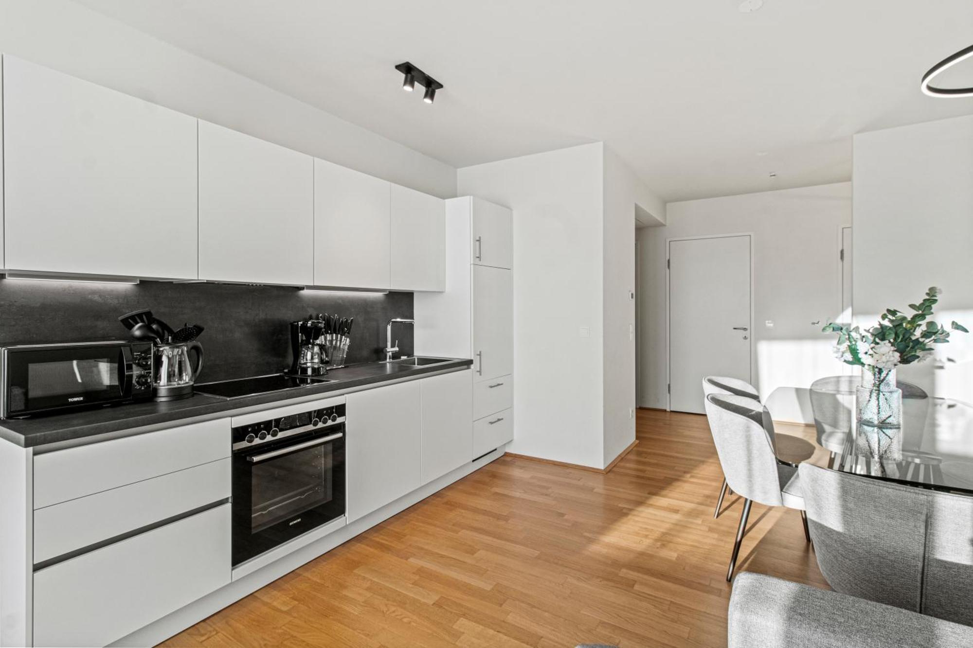 Balcony I 5 Minutes To Belvedere I Great Location 2 Minutes To Main Station * Wien