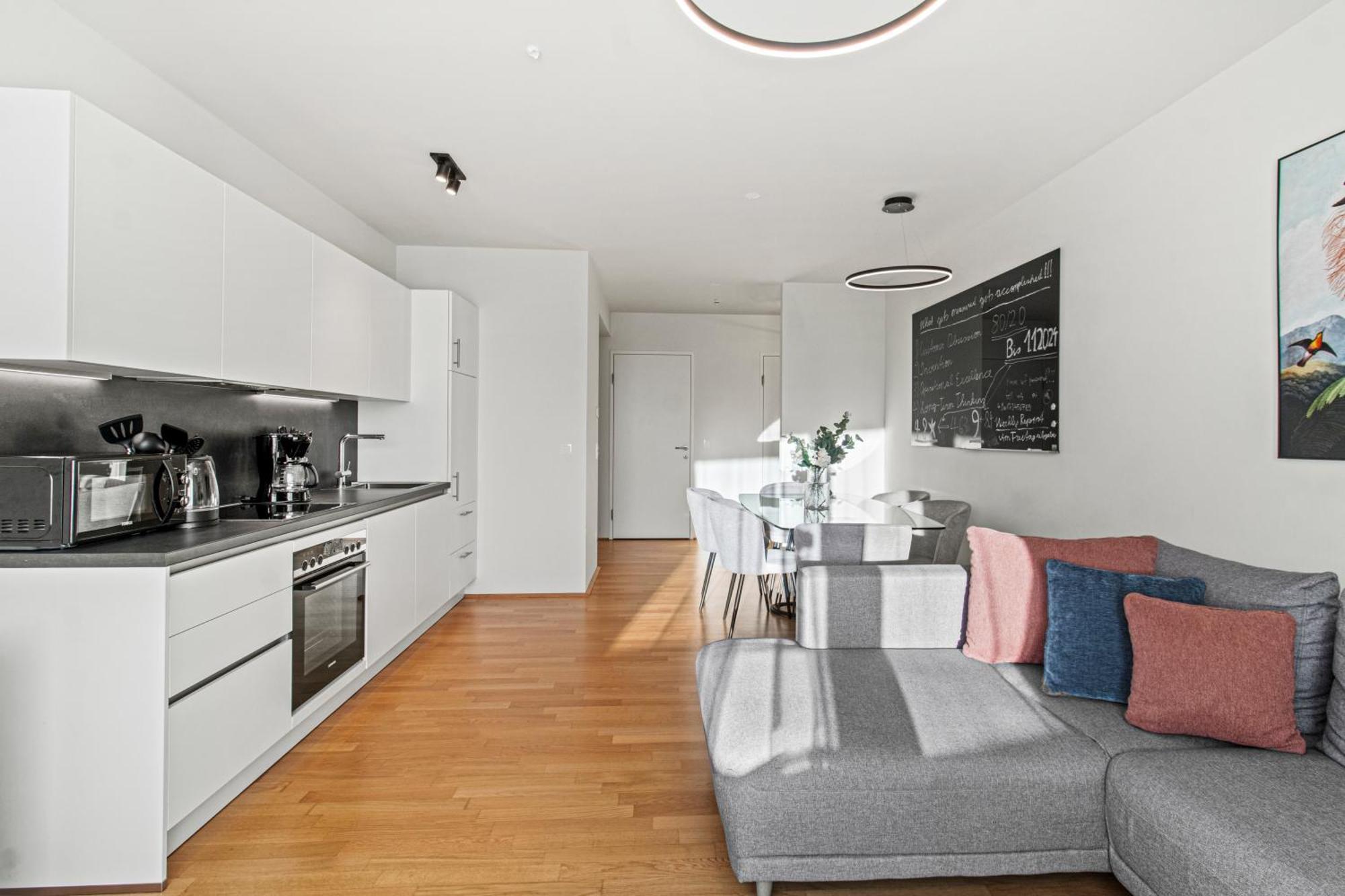 Balcony I 5 Minutes To Belvedere I Great Location 2 Minutes To Main Station