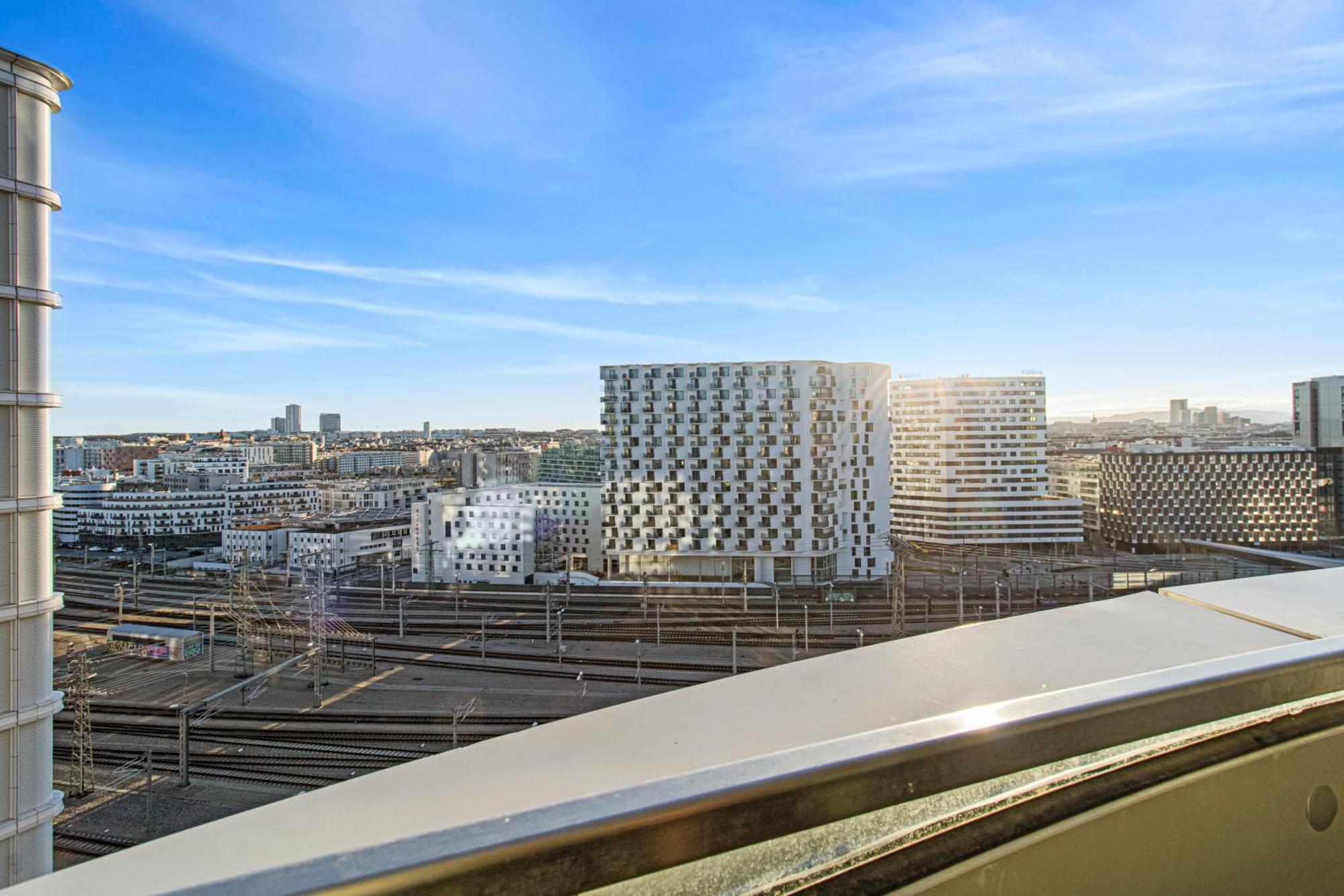 Balcony I 5 Minutes To Belvedere I Great Location 2 Minutes To Main Station Apartment Wien