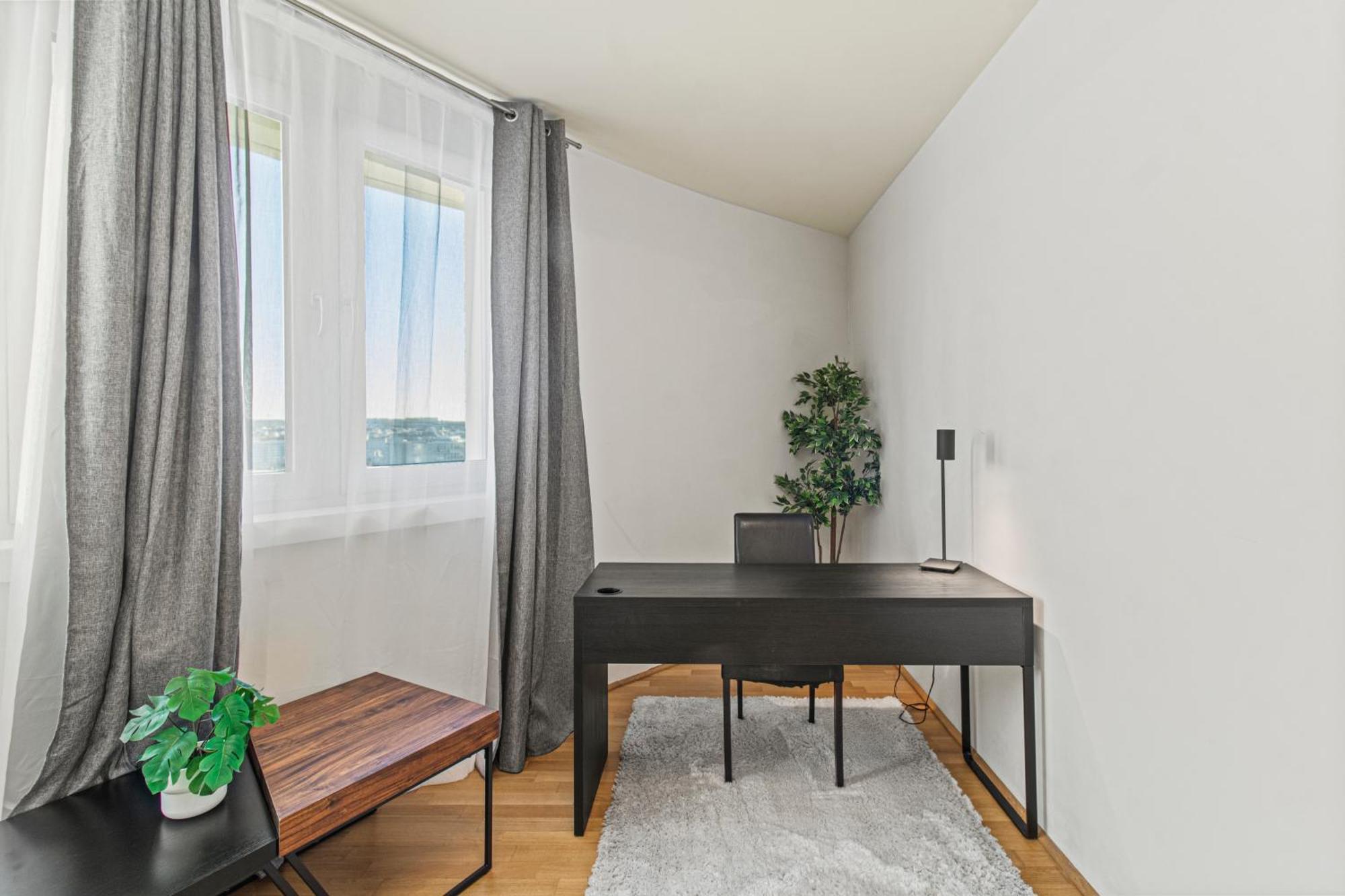 Balcony I 5 Minutes To Belvedere I Great Location 2 Minutes To Main Station