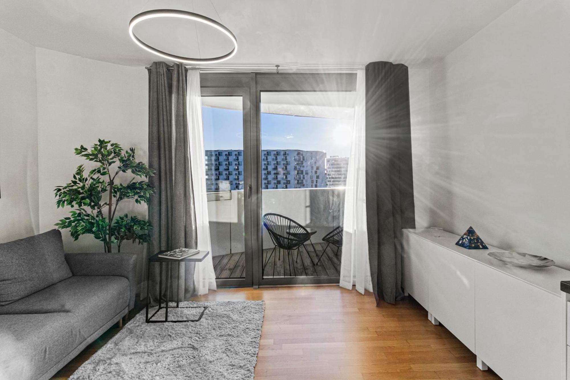Apartment Balcony I 5 Minutes To Belvedere I Great Location 2 Minutes To Main Station