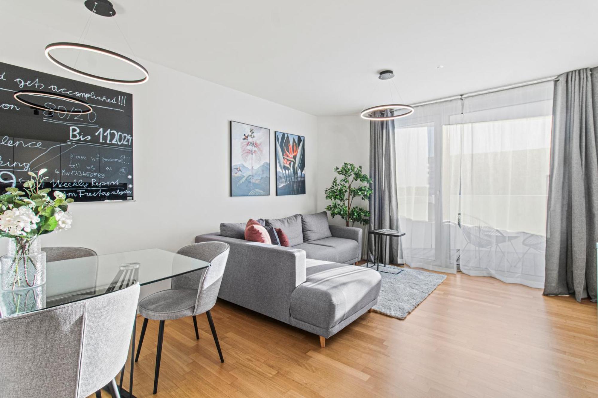 Balcony I 5 Minutes To Belvedere I Great Location 2 Minutes To Main Station