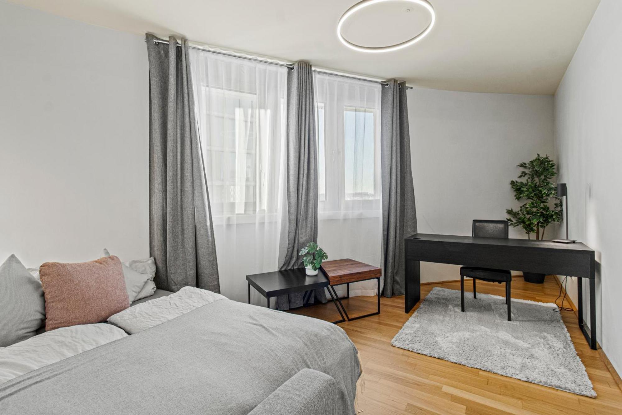 Balcony I 5 Minutes To Belvedere I Great Location 2 Minutes To Main Station Apartment *