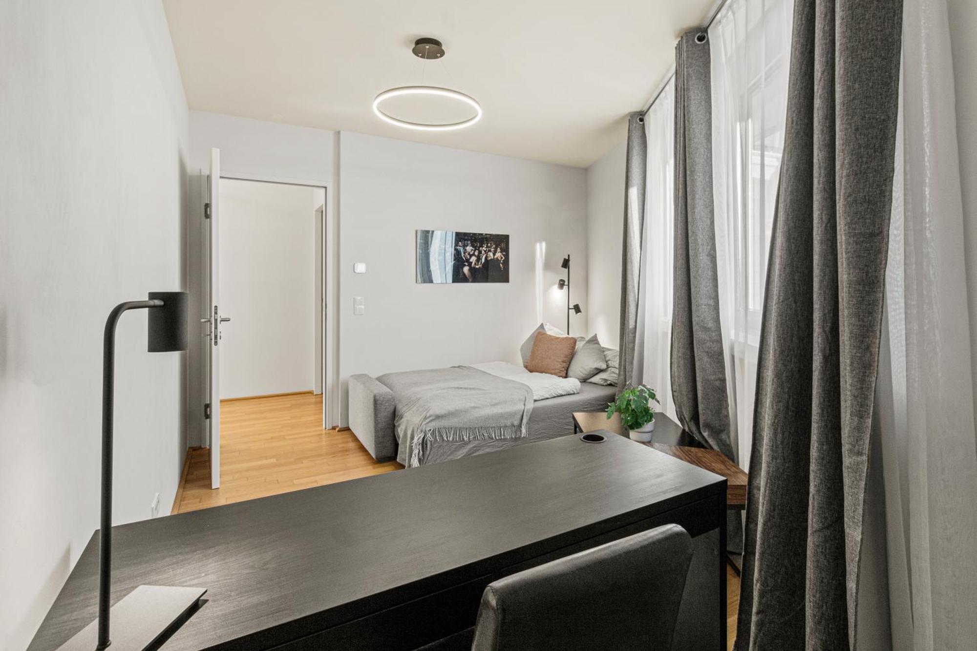 Balcony I 5 Minutes To Belvedere I Great Location 2 Minutes To Main Station Apartment