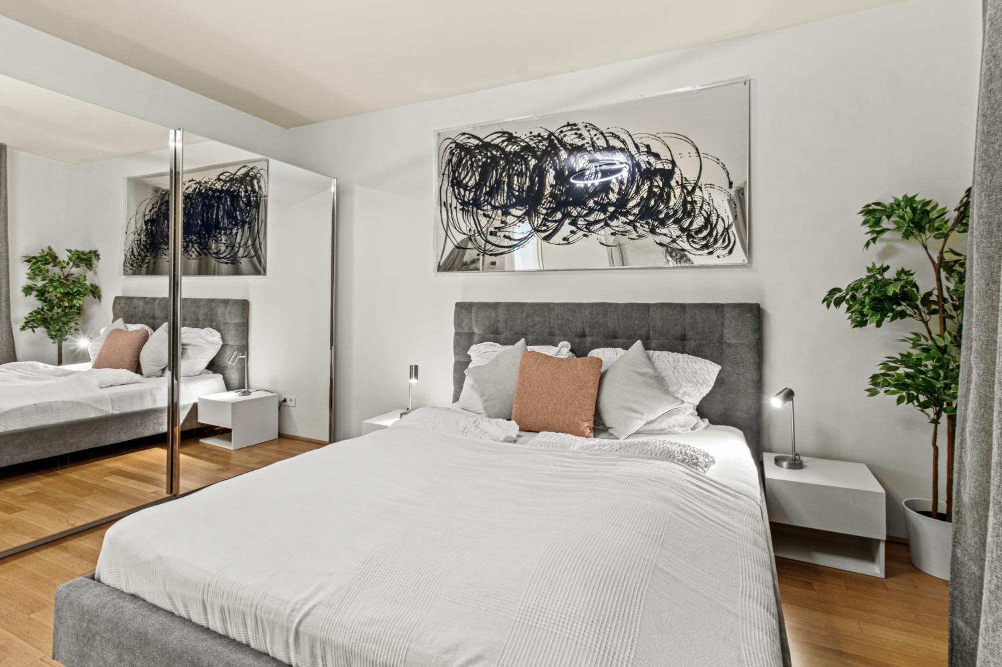 Apartment Balcony I 5 Minutes To Belvedere I Great Location 2 Minutes To Main Station Wien