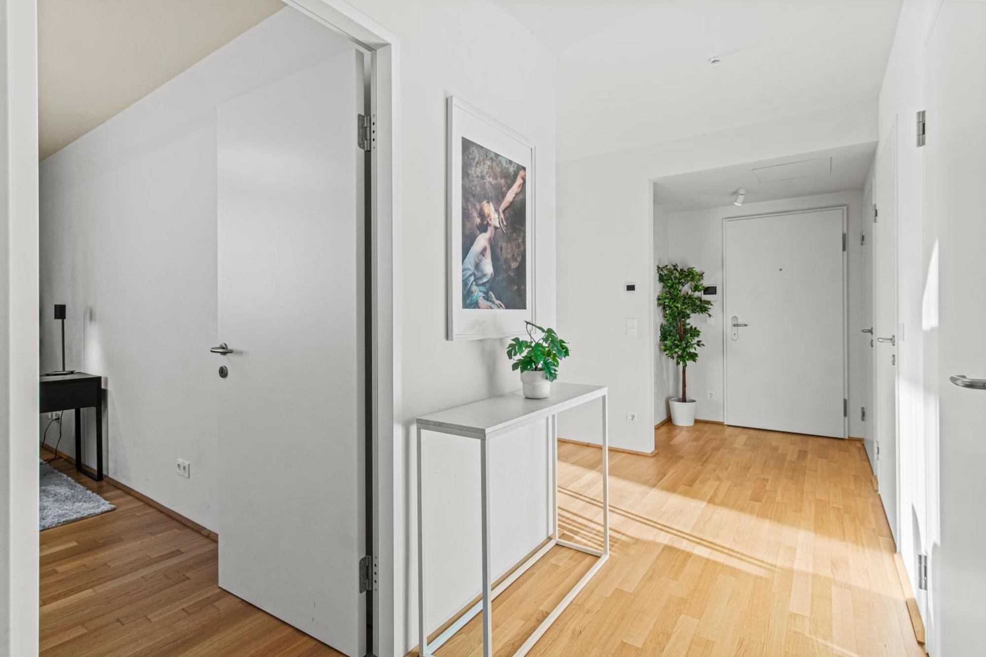 Apartment Balcony I 5 Minutes To Belvedere I Great Location 2 Minutes To Main Station Wien